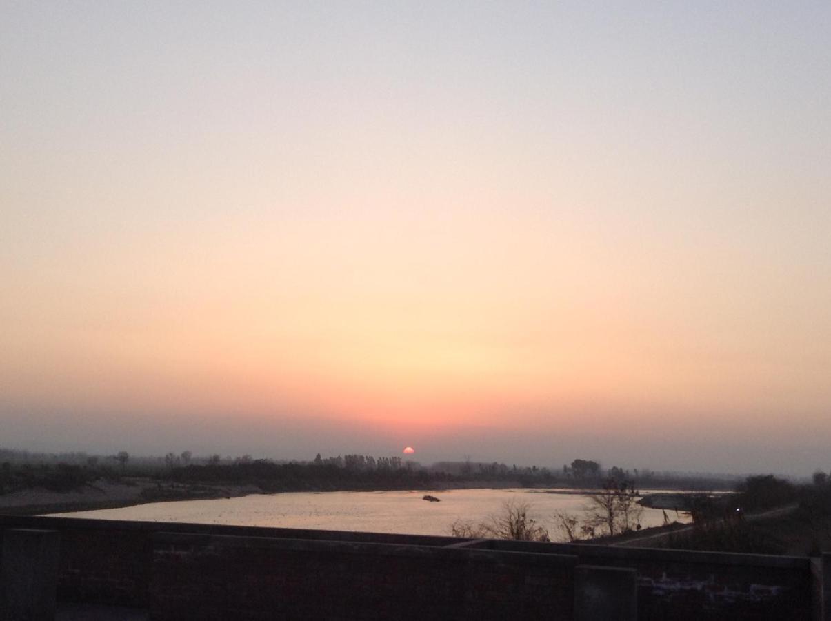 ホテル Anand At The Satluj Anandpur Sāhib エクステリア 写真