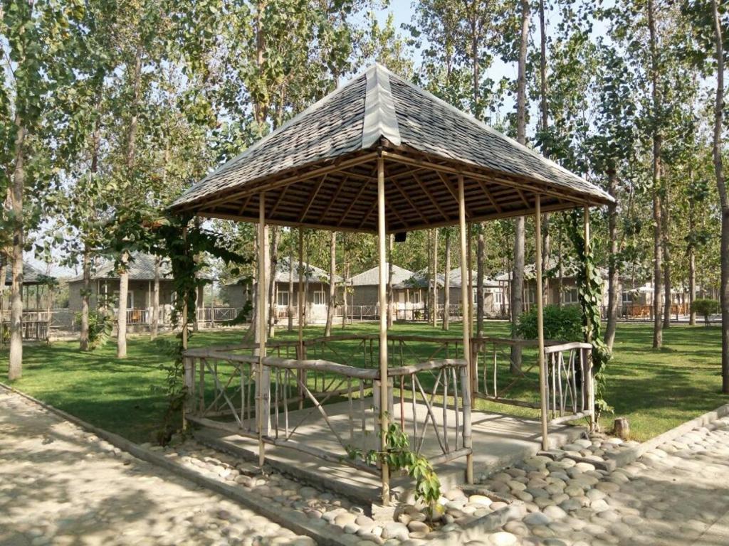 ホテル Anand At The Satluj Anandpur Sāhib エクステリア 写真